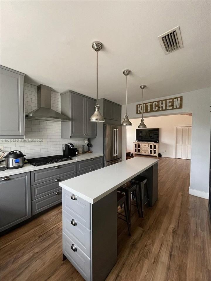 8301 Sw 27th Ter - Photo 3 of 27