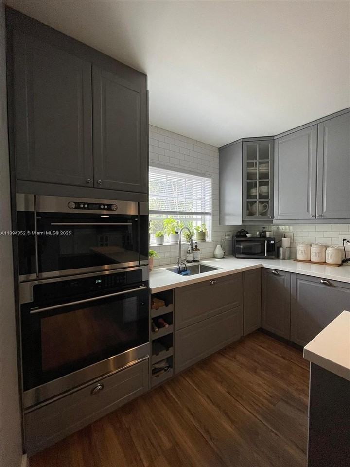 8301 Sw 27th Ter - Photo 4 of 27