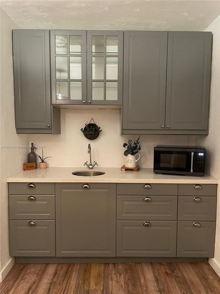 8301 Sw 27th Ter - Photo 5 of 27