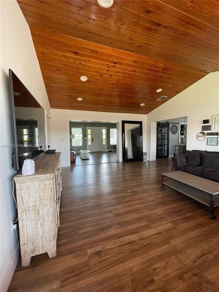 8301 Sw 27th Ter - Photo 6 of 27