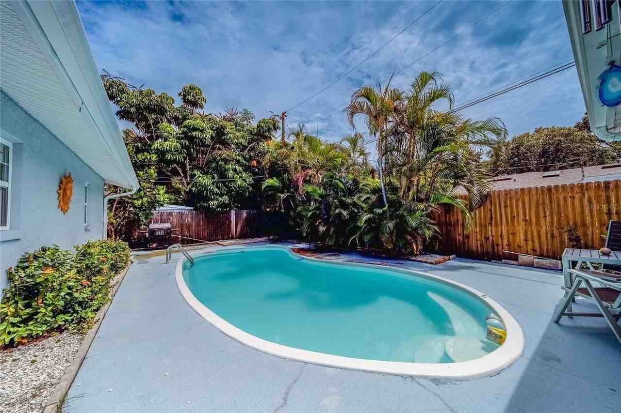 10842 61st Ave - Photo 3 of 48