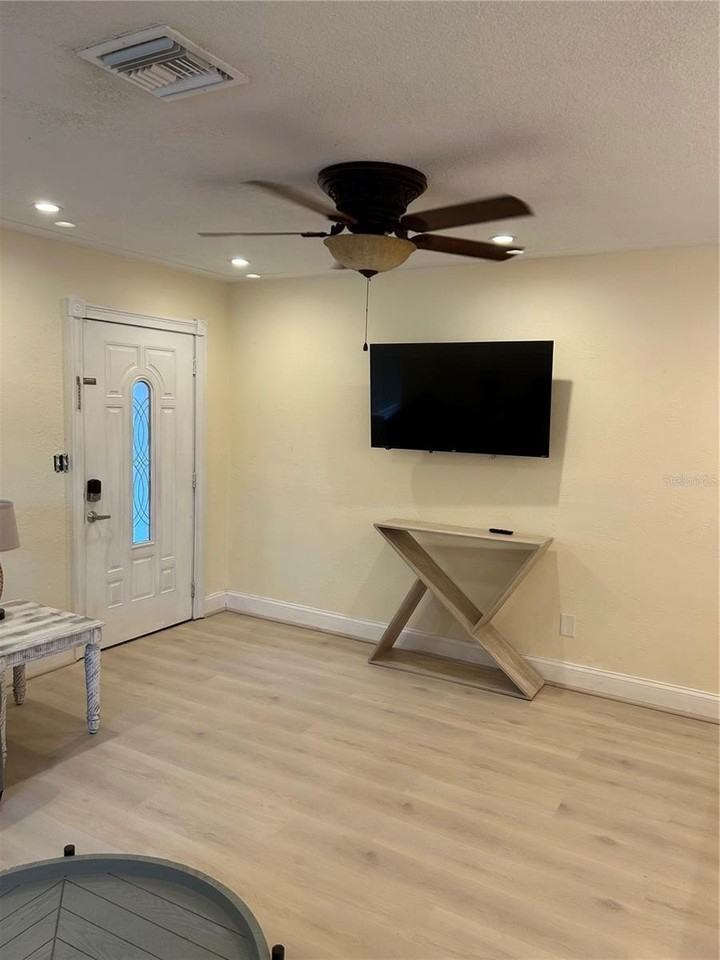 10842 61st Ave - Photo 7 of 48