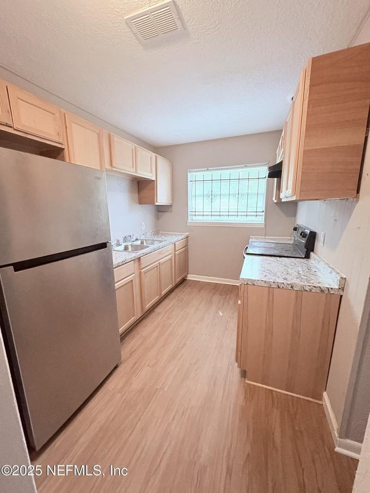 2614 Aubrey Ave - Photo 2 of 7