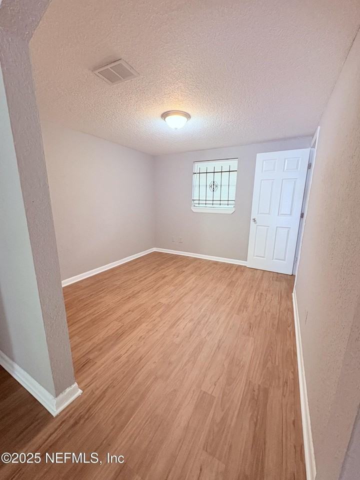 2614 Aubrey Ave - Photo 3 of 7