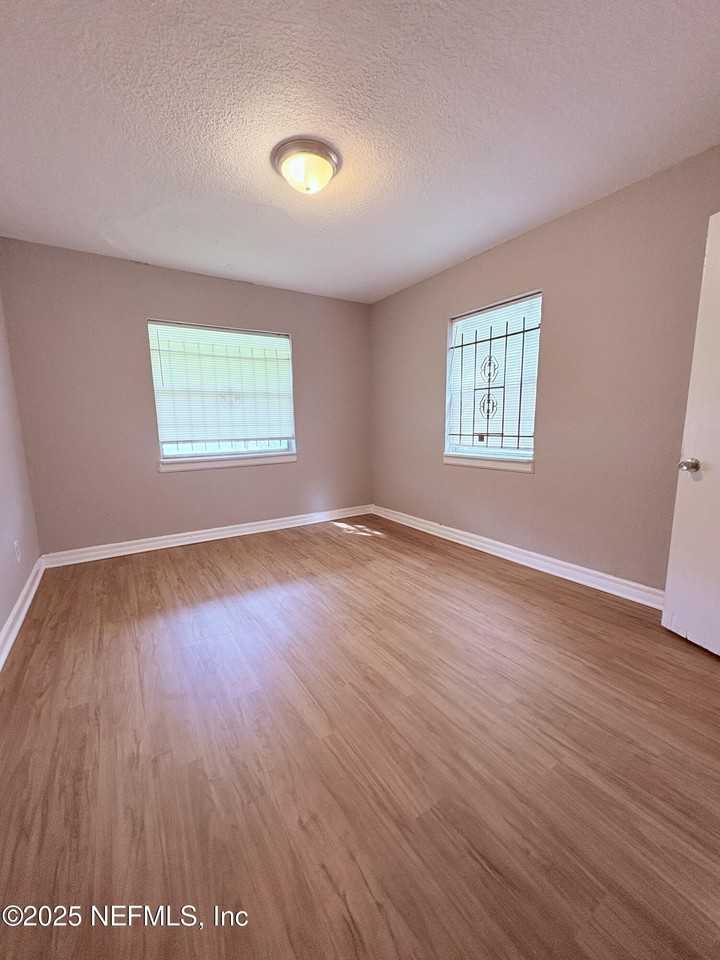 2614 Aubrey Ave - Photo 6 of 7