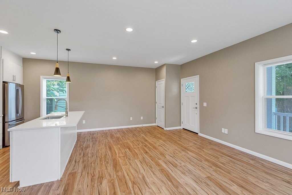 5904 Wakefield Ave - Photo 4 of 25