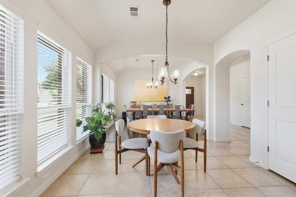 8633 Running River Ln - Photo 7 of 38