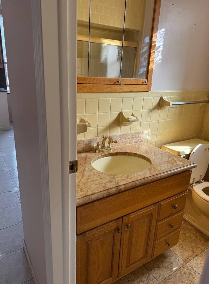 234 Vredenburgh Ave - Photo 3 of 6