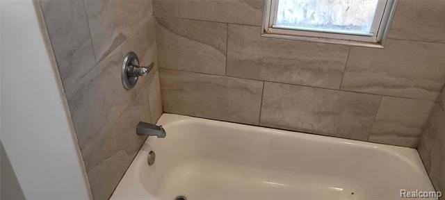 3934 Devonshire Rd - Photo 3 of 36