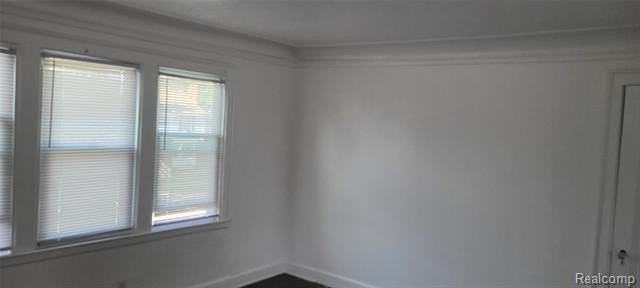 3934 Devonshire Rd - Photo 5 of 36