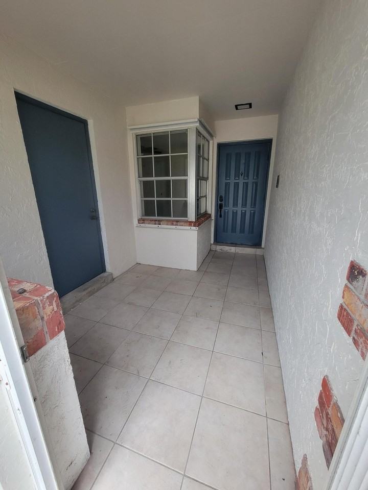 104 Arrowhead Cir - Photo 3 of 21