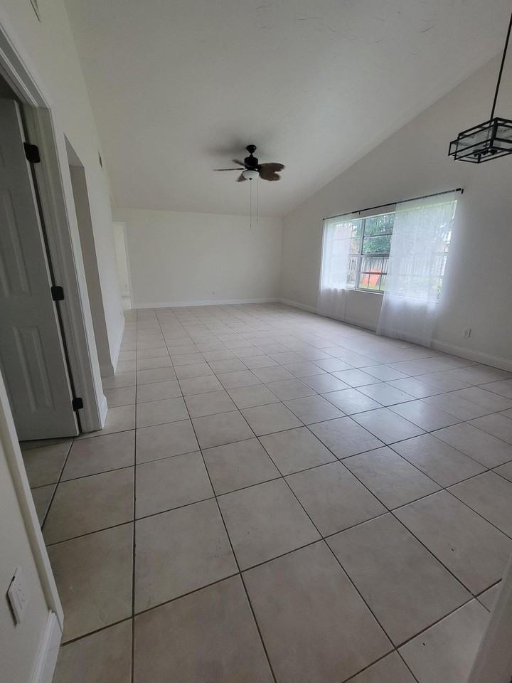 104 Arrowhead Cir - Photo 5 of 21