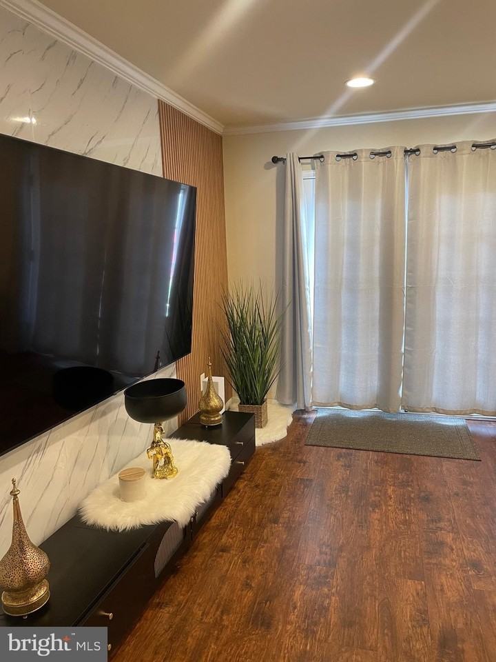 8950 Continental Place - Photo 4 of 30