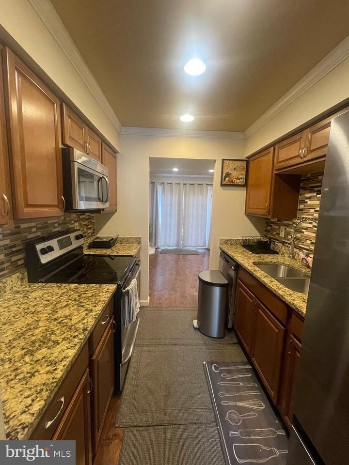 8950 Continental Place - Photo 6 of 30