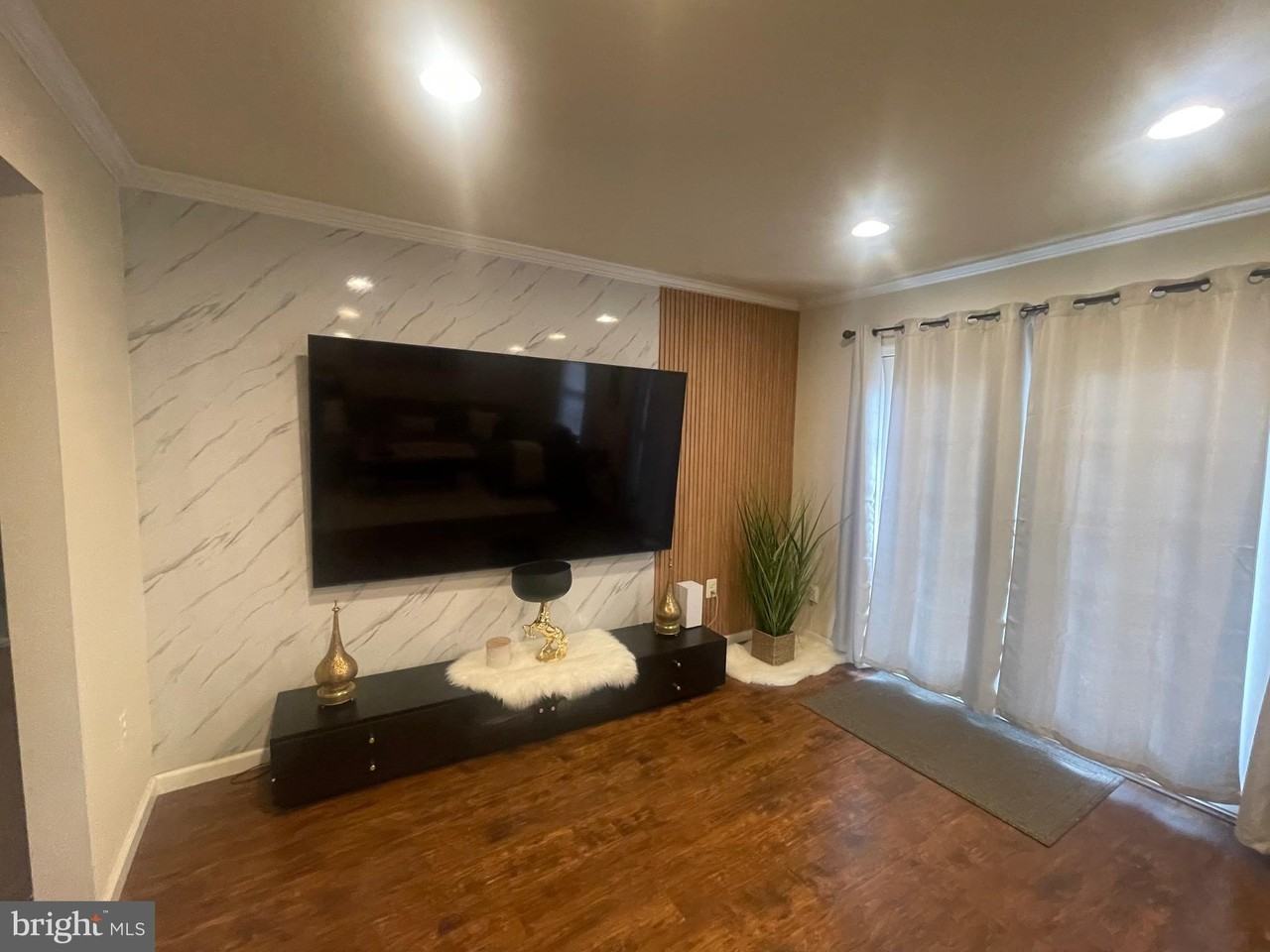 8950 Continental Place - Photo 7 of 30