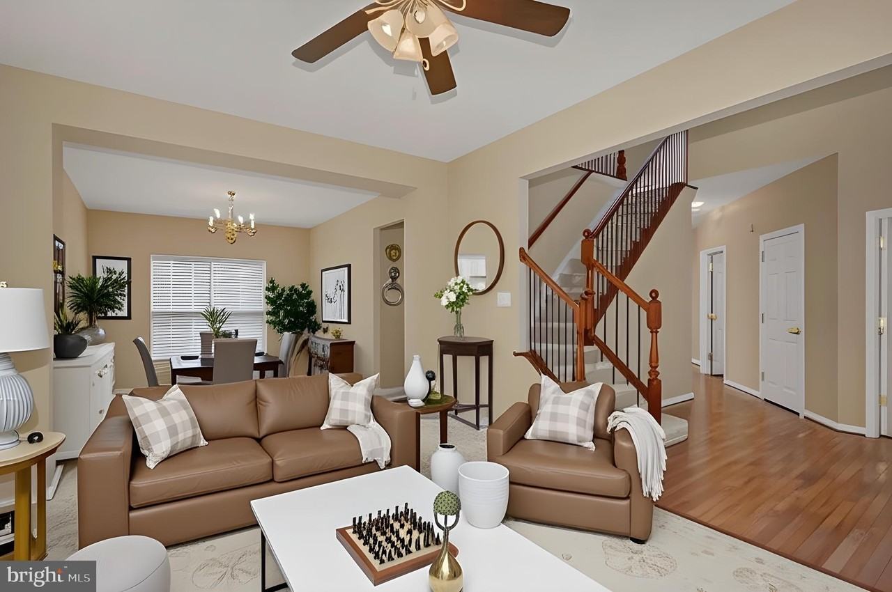 1950 Melvor Ln - Photo 3 of 8