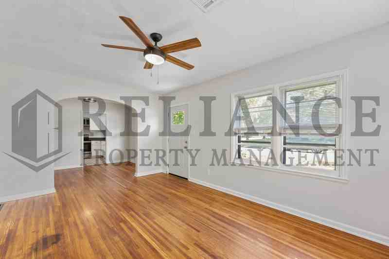 653 Harding St - Photo 5 of 23