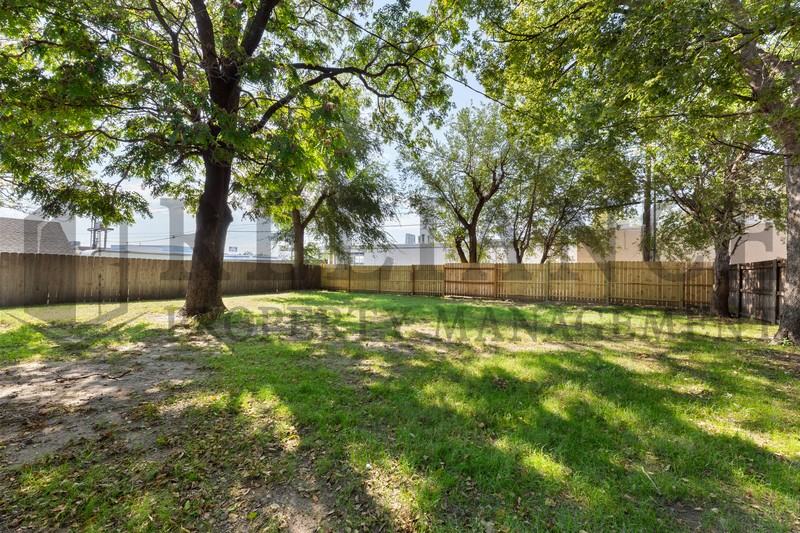 221 N Walnut St - Photo 2 of 23