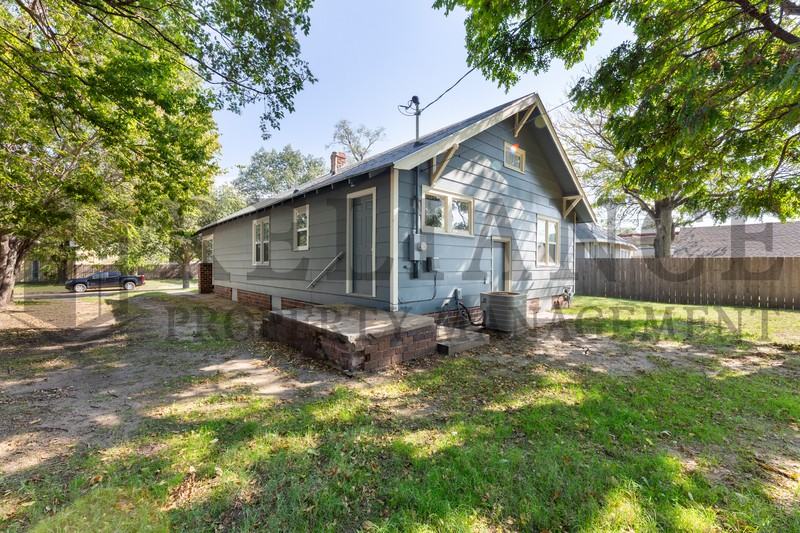 221 N Walnut St - Photo 3 of 23