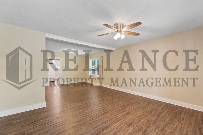 221 N Walnut St - Photo 5 of 23