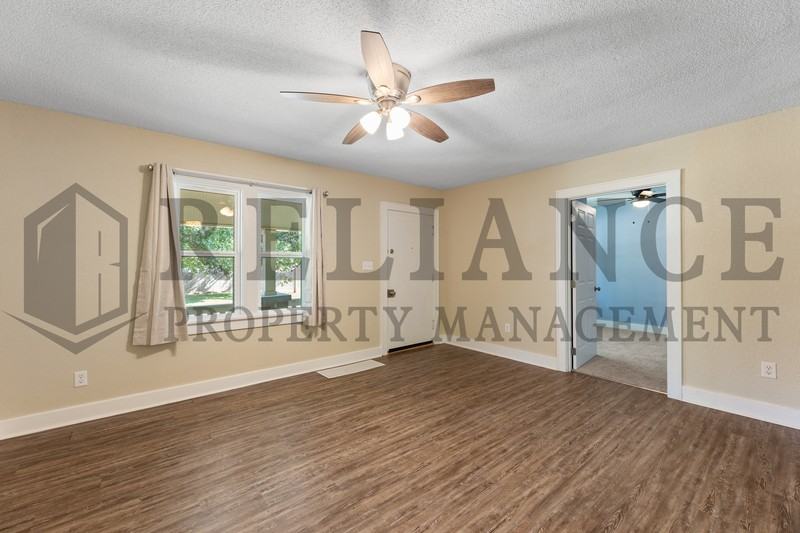 221 N Walnut St - Photo 6 of 23