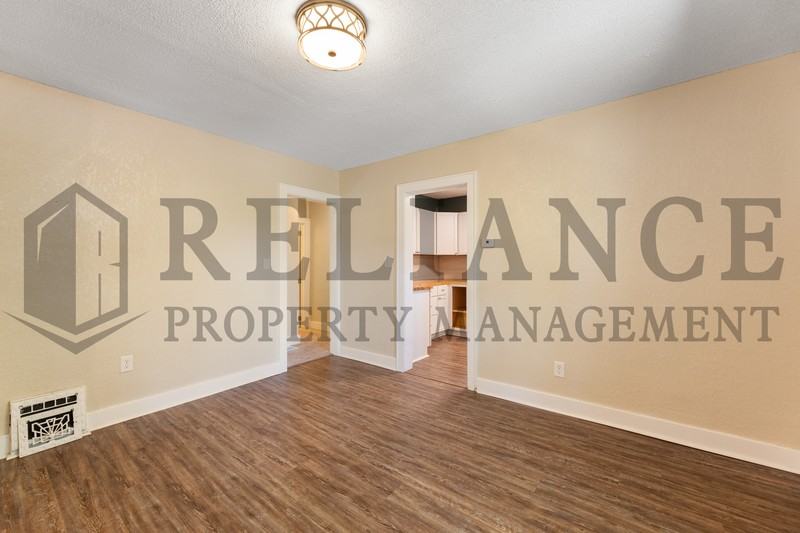 221 N Walnut St - Photo 7 of 23