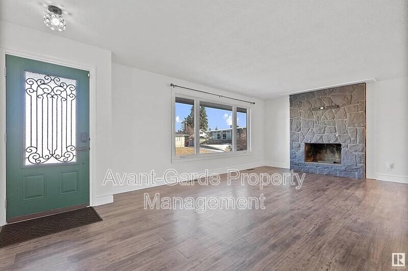 9824 68 St Nw - Photo 3 of 22