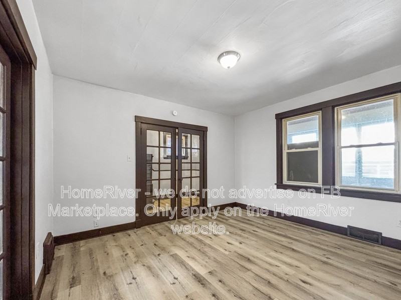 1129 Church Ave - Photo 6 of 21