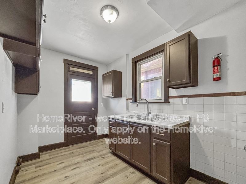 1129 Church Ave - Photo 7 of 21