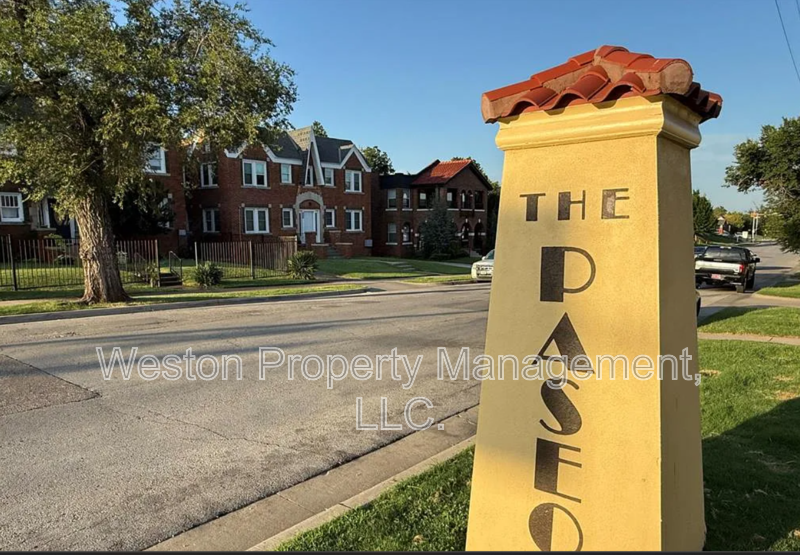 711 Nw 30th St - Photo 3 of 23