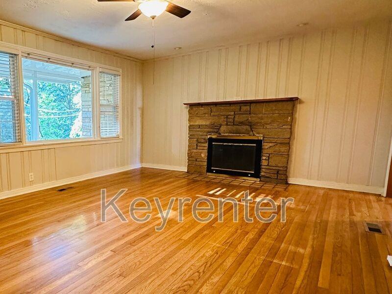 1614 Shirley Way - Photo 5 of 17