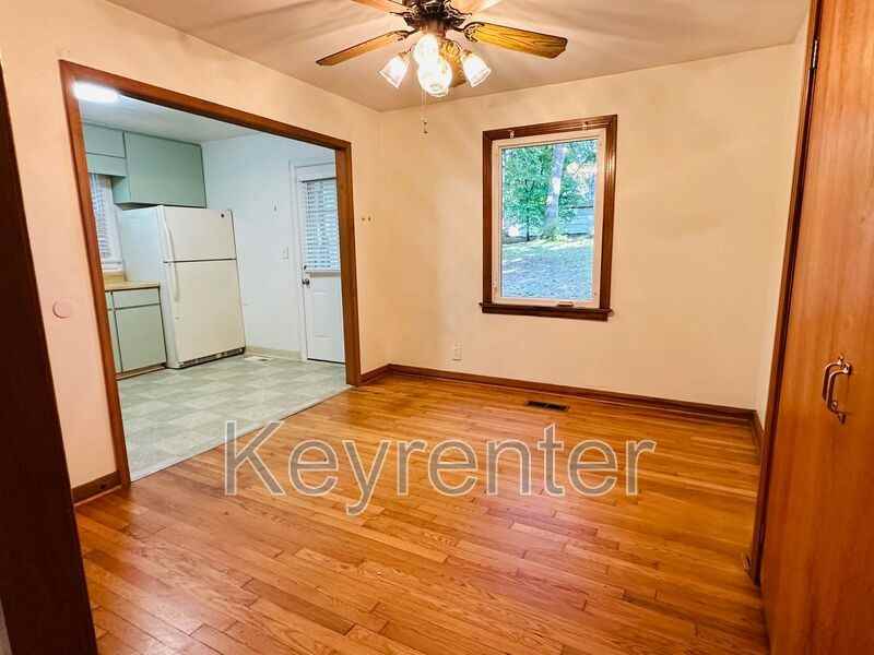 1614 Shirley Way - Photo 6 of 17