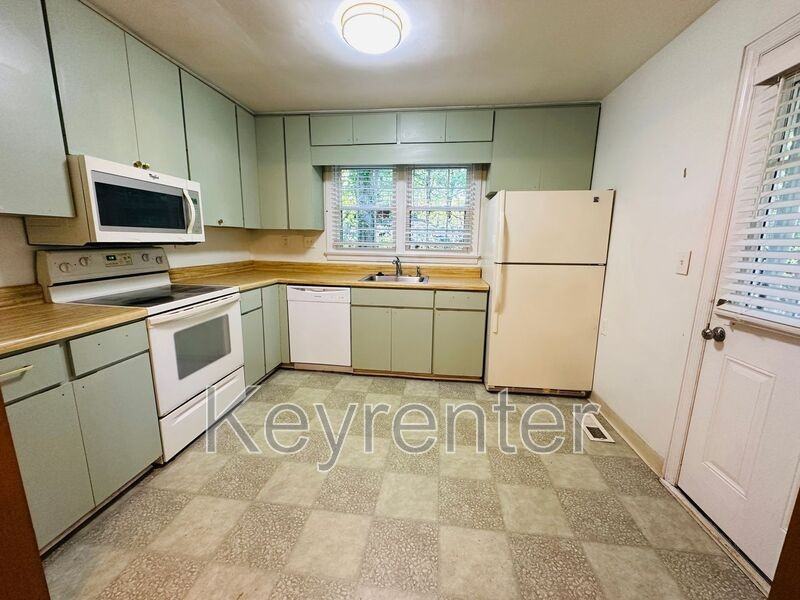 1614 Shirley Way - Photo 7 of 17