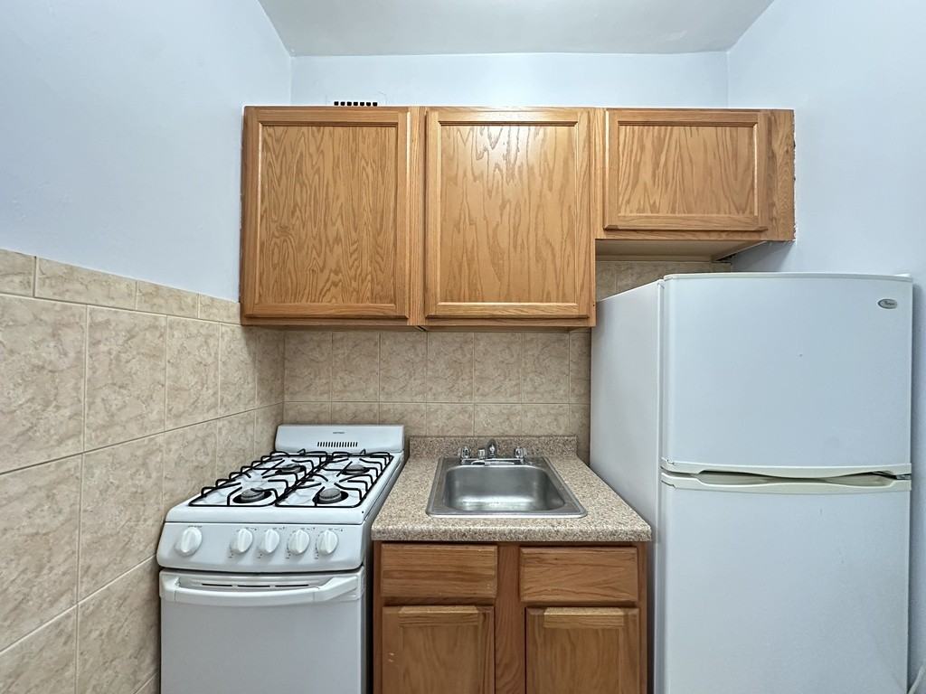 434 W Wellington Ave #601 - Photo 3 of 21