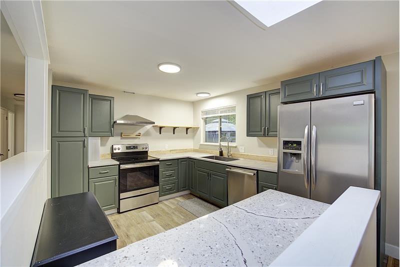 816 Ne 120th St - Photo 5 of 24