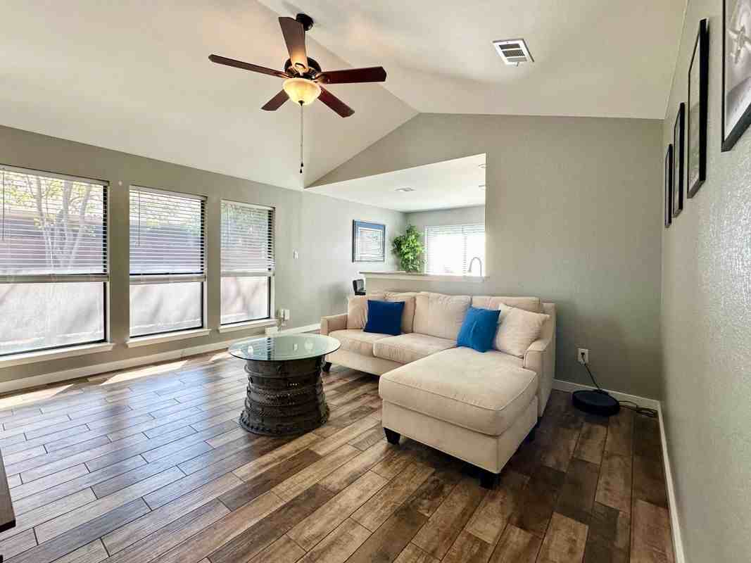 1003 Markham Lane ##B - Photo 7 of 17