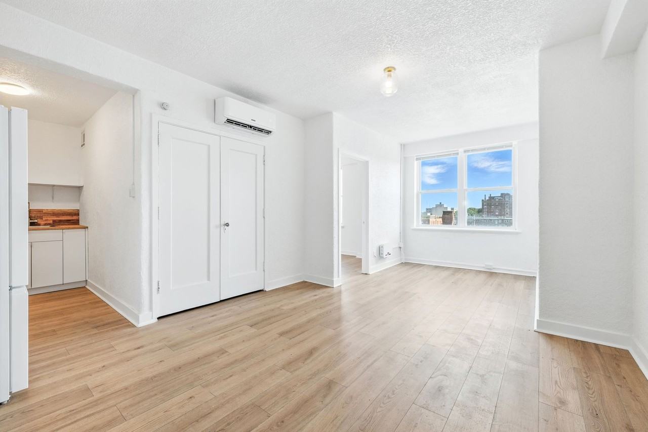 St. Regis Apartments - Photo 3 of 19