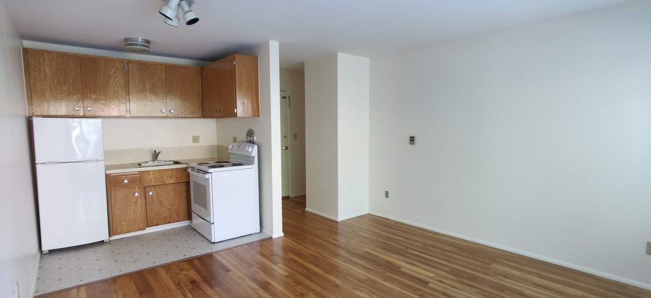 735 Belmont Avenue East - Photo 4 of 13