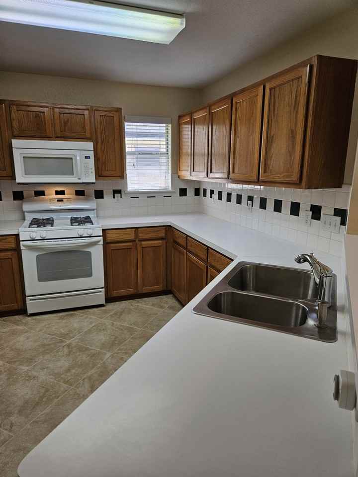 1002 Woodview Dr #NA - Photo 4 of 13