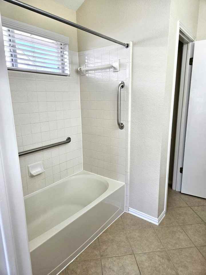 1002 Woodview Dr #NA - Photo 7 of 13