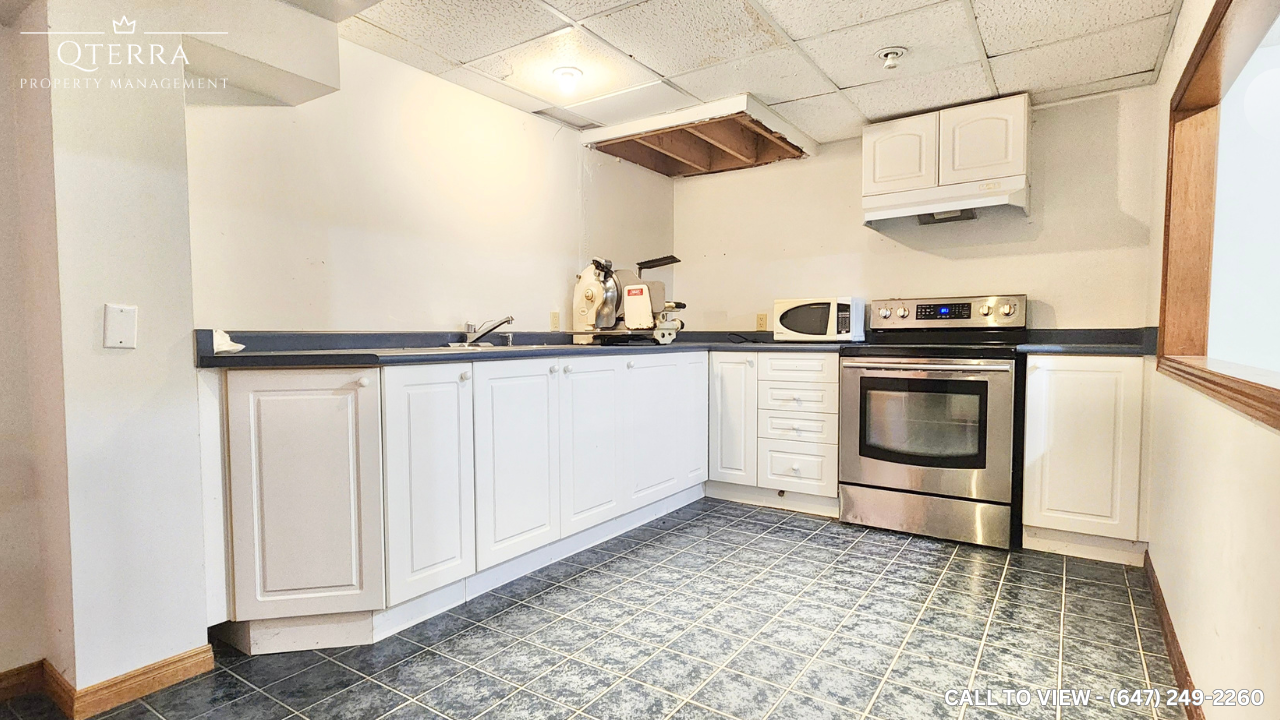 24 Spartan Ave, Stoney Creek, Ontario L8E 4M7 - Photo 2 of 25
