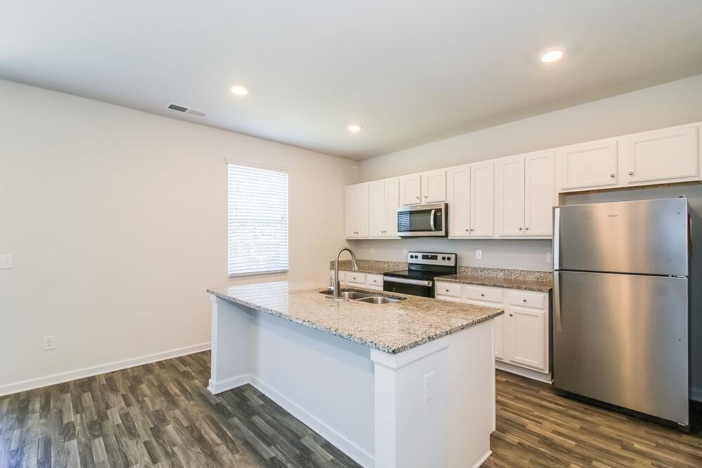 299 Hamilton Pointe Dr - Photo 7 of 17