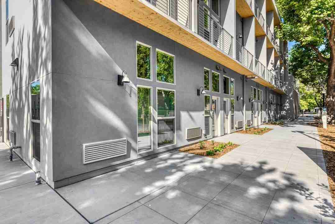 1915 8th St - Photo 3 of 12