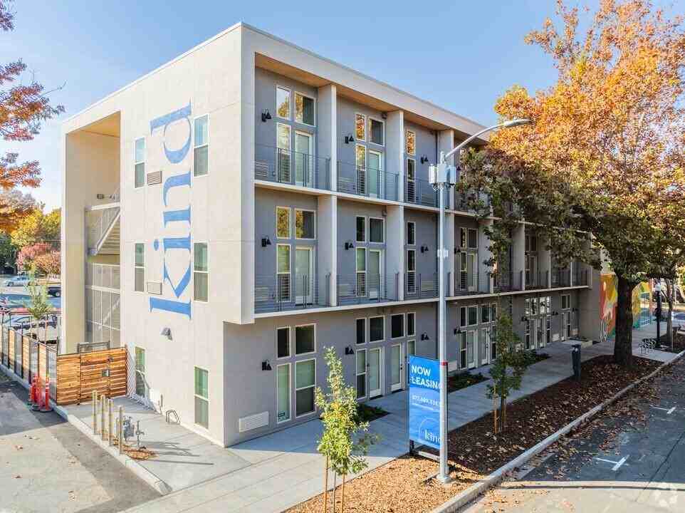 1915 8th St - Photo 4 of 12