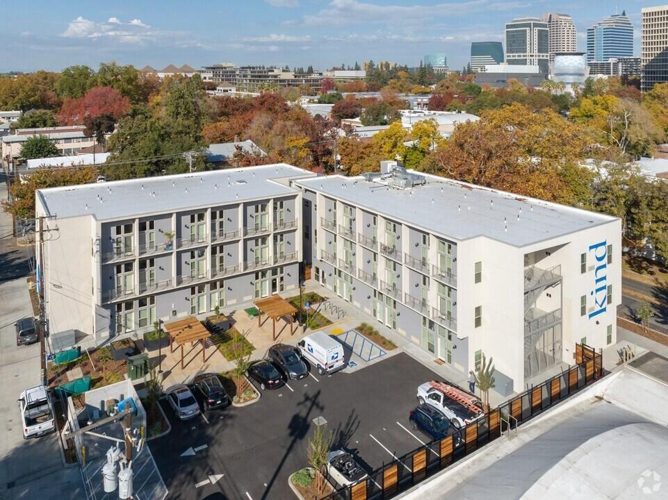 1915 8th St - Photo 5 of 12