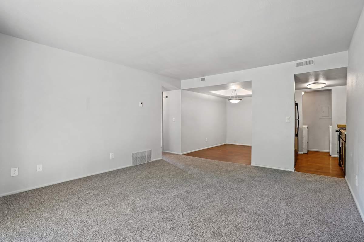 1616 W Snow Queen Pl - Photo 3 of 10