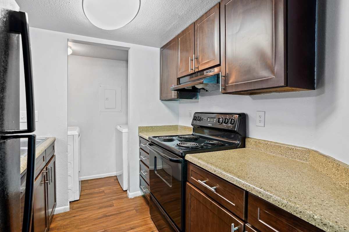 1616 W Snow Queen Pl - Photo 2 of 10