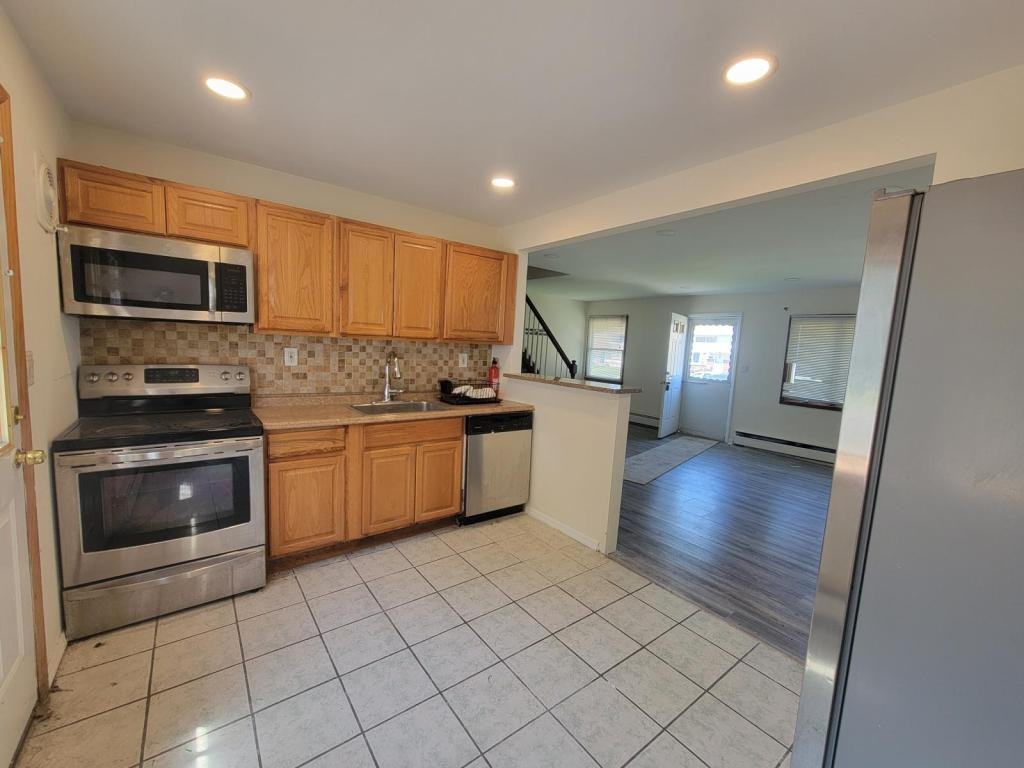 85 Homes Park Ave - Photo 2 of 27