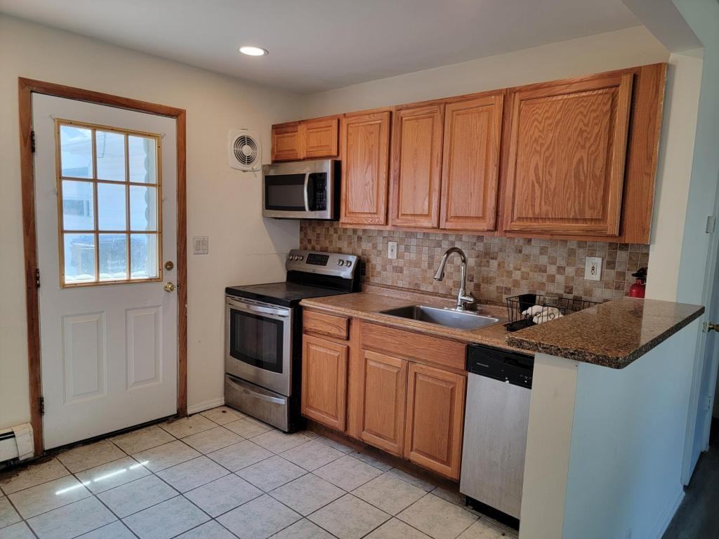 85 Homes Park Ave - Photo 3 of 27