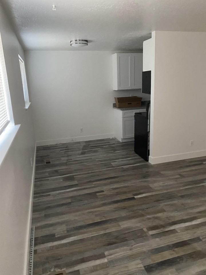 1681 Northwest #4 - Photo 3 of 8